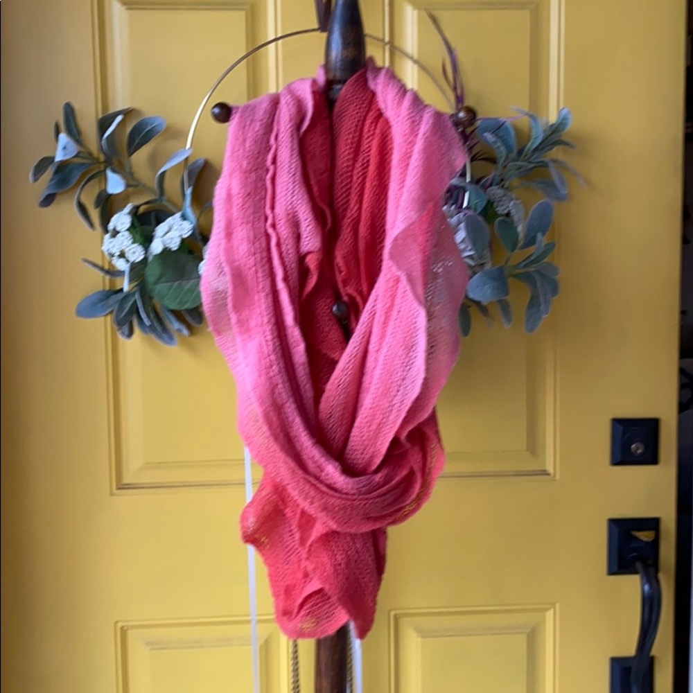 Ombré pink ruffled scarf